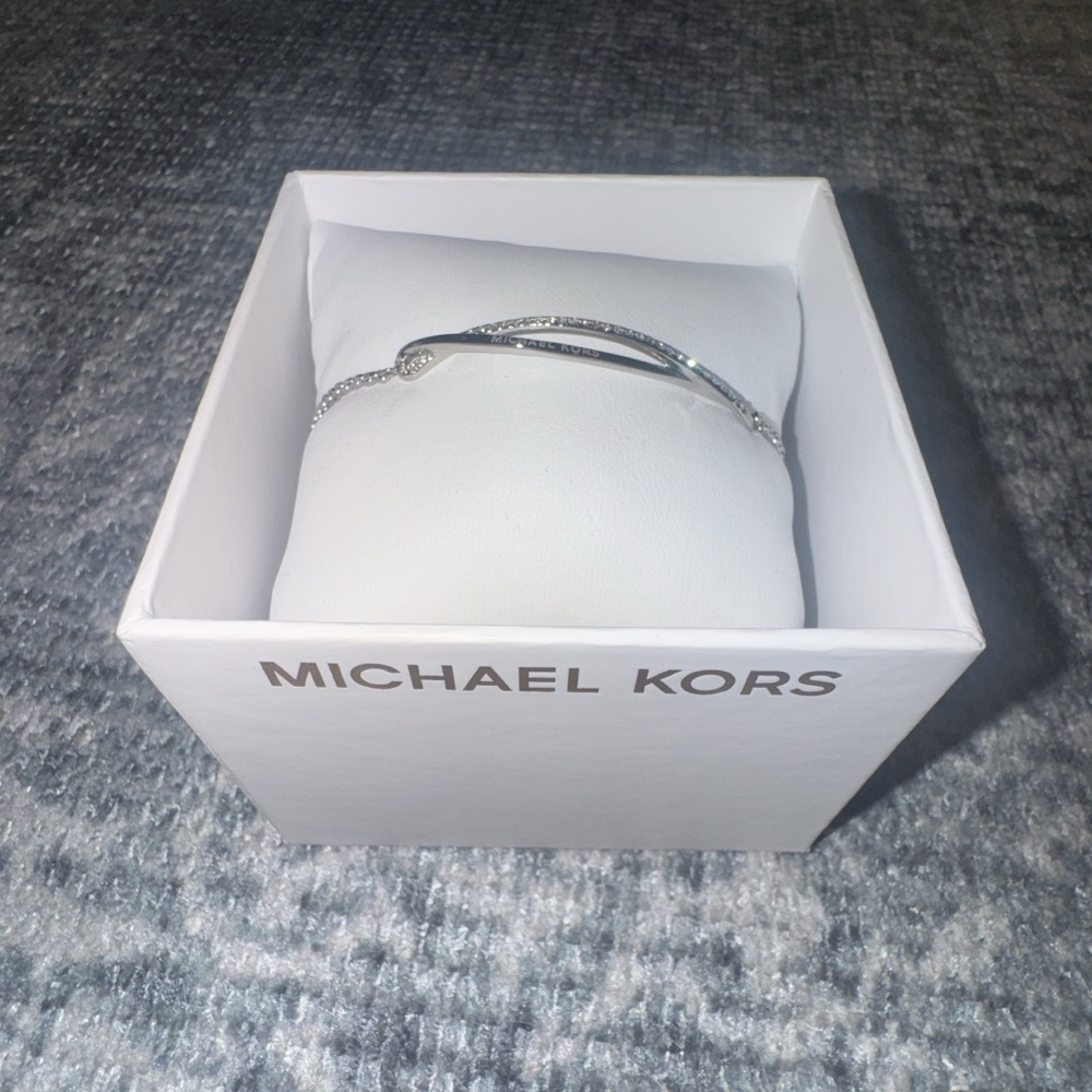 Micheal kors adjustable braclet